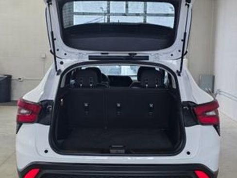 Used 2024 Chevrolet Trax LS w/ LS Convenience Package image 5