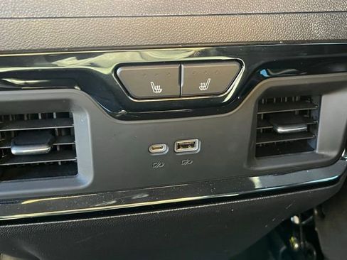 Used 2022 Chevrolet Silverado 1500 ZR2 w/ Technology Package image 10