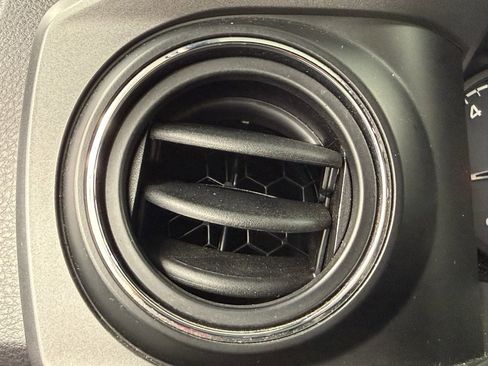 Used 2017 Toyota Tacoma TRD Sport image 31