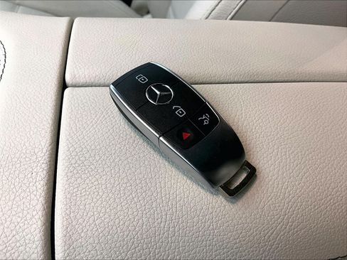 Certified 2024 Mercedes-Benz GLE 450e 4MATIC image 12