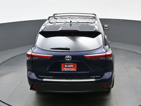 Used 2022 Toyota Highlander XLE AWD/4WD image 40