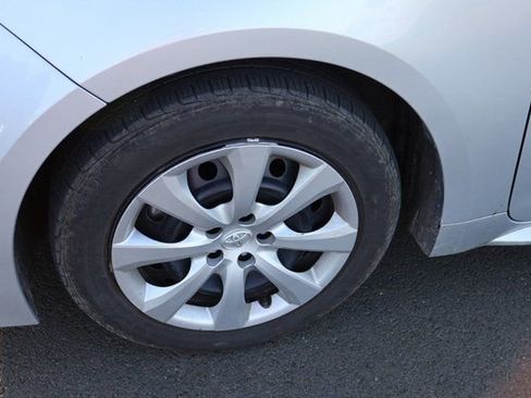 Used 2024 Toyota Corolla LE image 5