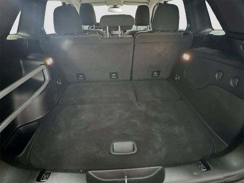 Used 2017 Jeep Cherokee Latitude w/ Comfort & Sound Group image 21