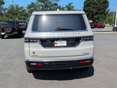 Used 2022 Jeep Grand Wagoneer Series III AWD/4WD image 6