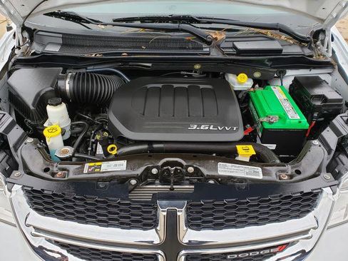 Used 2016 Dodge Grand Caravan SE image 26