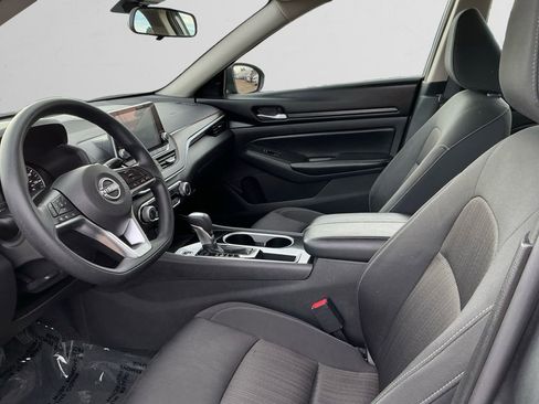 Used 2024 Nissan Altima 2.5 SV image 9