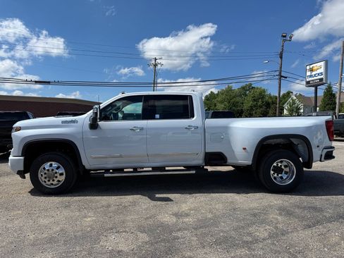 New 2026 Chevrolet Silverado 3500 High Country w/ High Country Premium Package AWD/4WD image 3