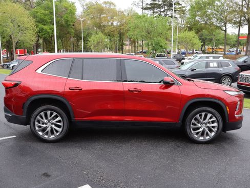Used 2025 Buick Enclave Preferred FWD image 7