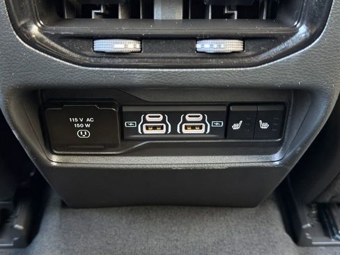 Used 2024 Jeep Grand Cherokee Limited w/ Black Appearance Package RWD image 12
