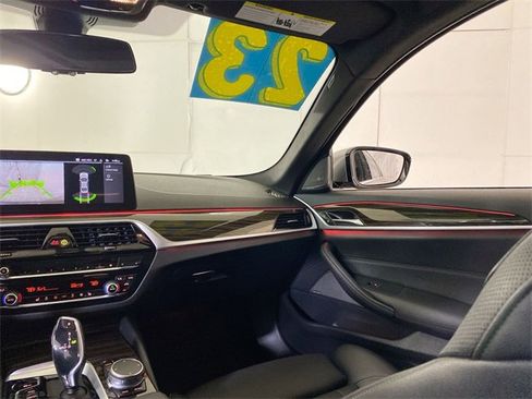 Used 2023 BMW 530i 530i w/ Premium Package image 11