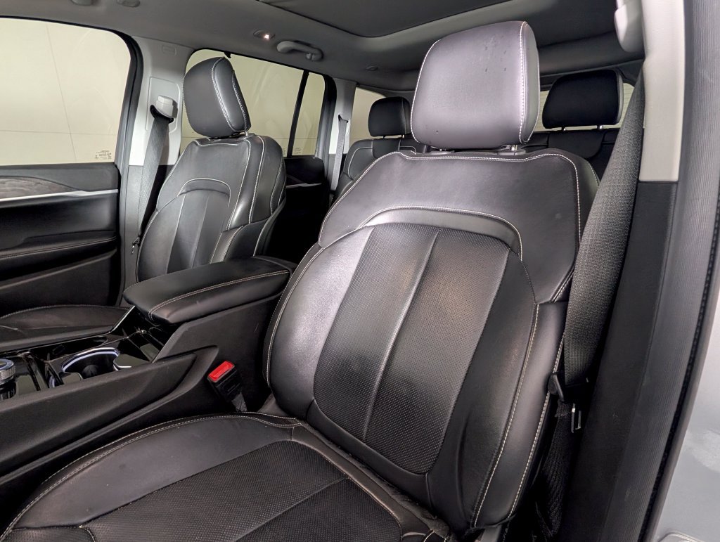 Used 2022 Jeep Grand Cherokee Limited w/ Luxury Tech Group II RWD image 6