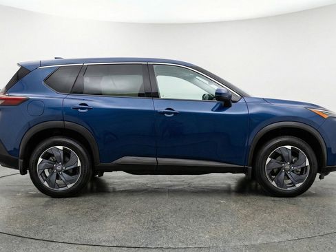 Used 2025 Nissan Rogue SV image 11