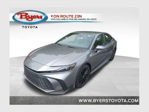 Used 2025 Toyota Camry SE FWD image 1