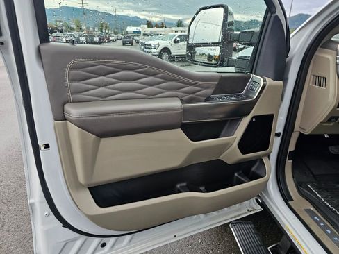 Used 2025 Ford F450 Platinum w/ Platinum Plus Package image 17