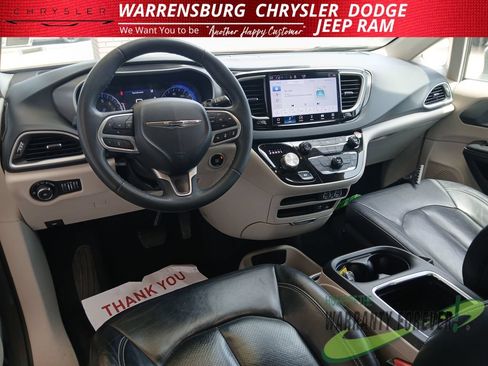 Used 2022 Chrysler Pacifica Touring-L FWD image 16