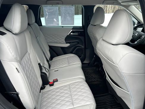 Used 2023 Mitsubishi Outlander SEL image 13