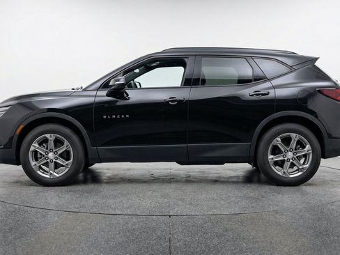 Used 2025 Chevrolet Blazer LT FWD image 5