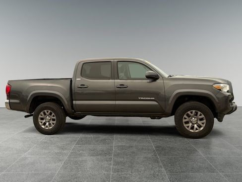 Used 2019 Toyota Tacoma SR5 AWD/4WD image 6