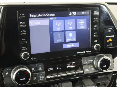 Used 2021 Toyota Highlander XLE image 29