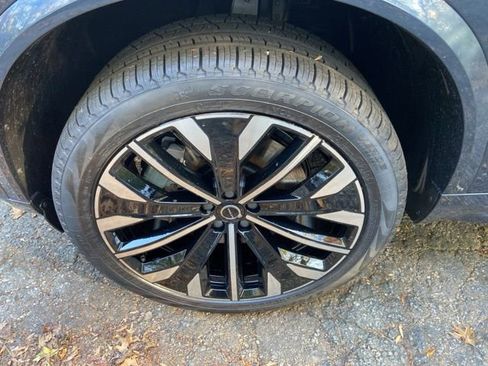 New 2026 Volvo XC90 T8 Plus w/ Protection Package Premier AWD/4WD image 10