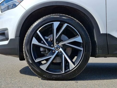 Used 2022 Volvo XC40 T5 R-Design w/ Climate Package AWD/4WD image 9