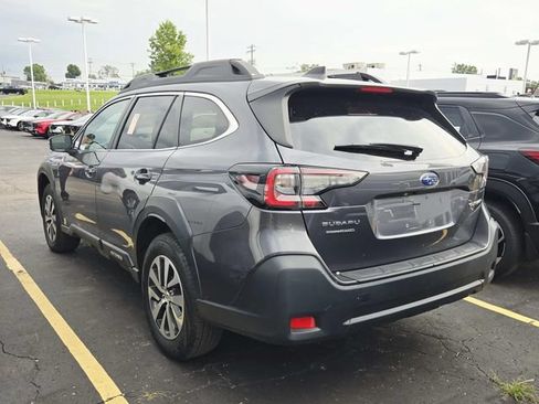 Used 2024 Subaru Outback Premium AWD/4WD image 3