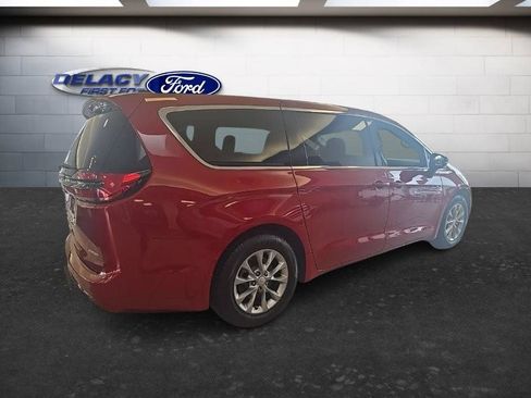 Used 2026 Chrysler Pacifica Limited FWD image 4