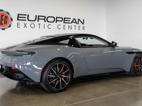 Used 2018 Aston Martin DB11 V12 RWD image 37