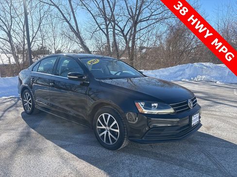 Used 2017 Volkswagen Jetta SE image 1