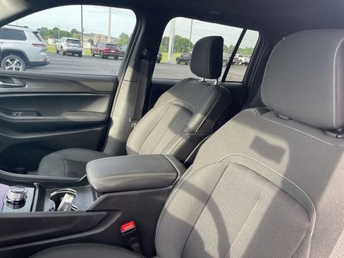 New 2025 Jeep Grand Cherokee Laredo X image 7