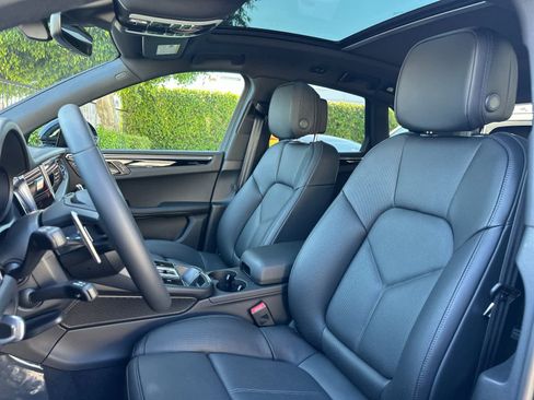 New 2026 Porsche Macan image 5