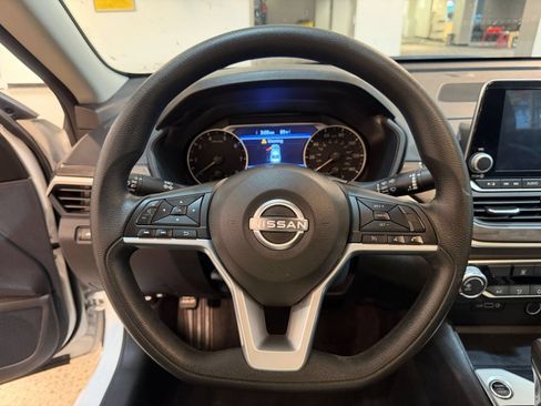 Used 2025 Nissan Altima 2.5 SV FWD image 27