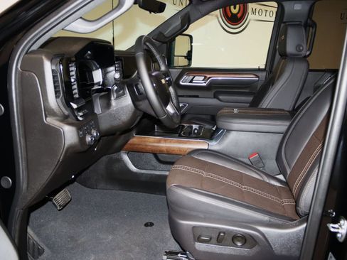 Used 2025 Chevrolet Silverado 2500 High Country w/ Technology Package image 39