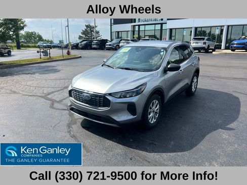 Used 2023 Ford Escape Active AWD/4WD image 2