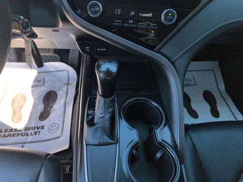 Used 2019 Toyota Camry SE FWD image 22