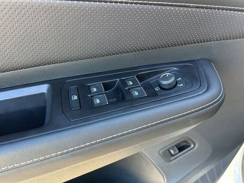 Certified 2025 Volkswagen Atlas SEL Premium R-Line image 19