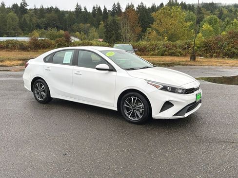 Used 2024 Kia Forte LXS FWD image 4