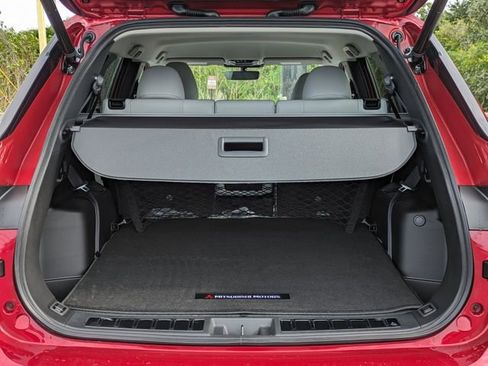 New 2025 Mitsubishi Outlander SE image 13