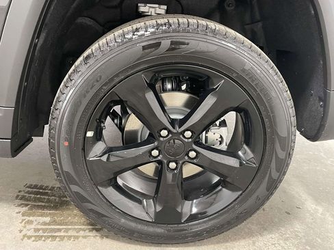 New 2025 Jeep Grand Cherokee Limited w/ Luxury Tech Group II image 7