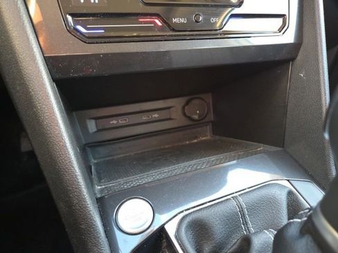 Used 2023 Volkswagen Tiguan SE image 17