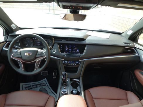 Used 2025 Cadillac XT5 Sportv w/ Technology Package image 37