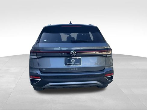 New 2026 Volkswagen Taos SE image 4