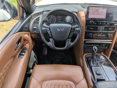 Used 2024 INFINITI QX80 Sensory AWD/4WD image 18
