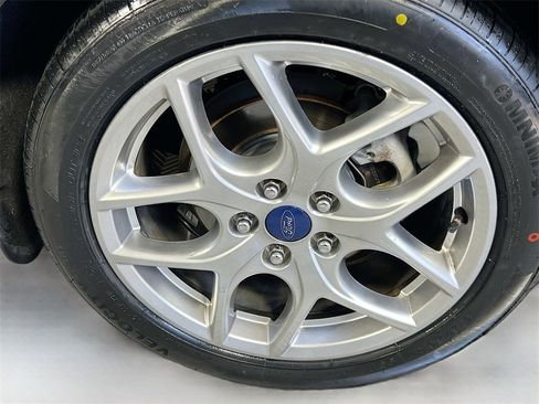 Used 2015 Ford Focus SE image 28