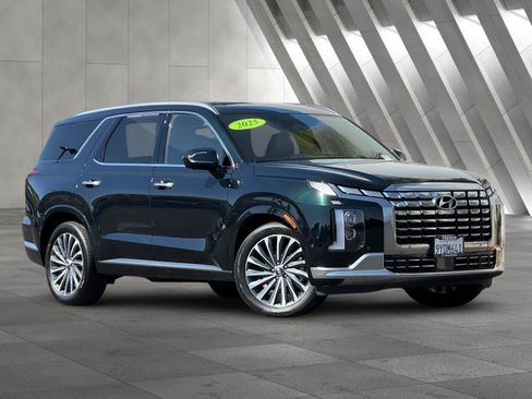 Used 2025 Hyundai Palisade Calligraphy FWD image 2