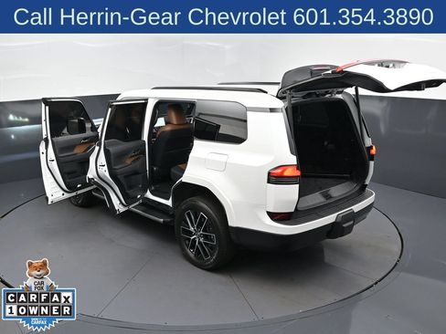 Used 2024 Lexus GX 550 w/ Accessory Package (Z1) AWD/4WD image 2