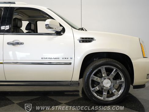 Used 2009 Cadillac Escalade EXT image 31