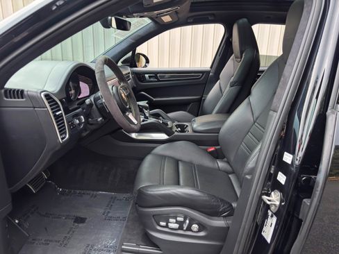 Used 2021 Porsche Cayenne Turbo S AWD/4WD image 17