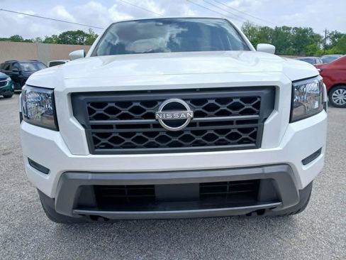 Used 2023 Nissan Frontier SV RWD image 2