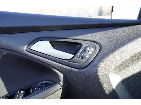 Used 2017 Ford Focus SE image 18